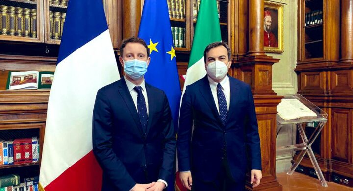 Cosa si muove dietro la visita del macroniano Beaune a Roma