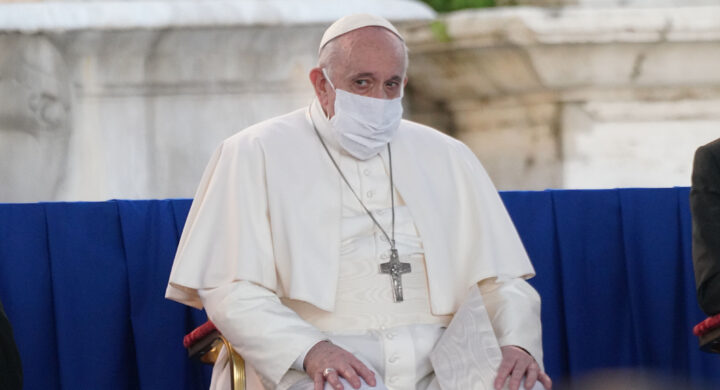 Il papa, chi tramava e la Chiesa che non torna indietro