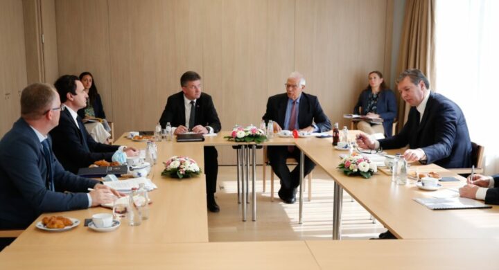 Rapporti tesissimi tra Serbia e Kosovo, la Cina ci mette lo zampino (e il vaccino)