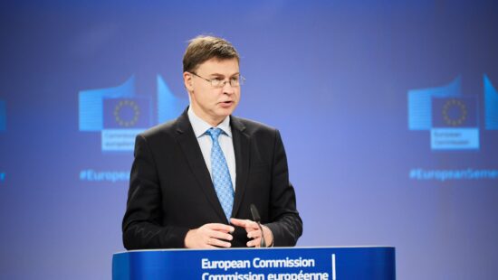 Ue, aumentati i controlli su investimenti dall’estero. E Pechino...