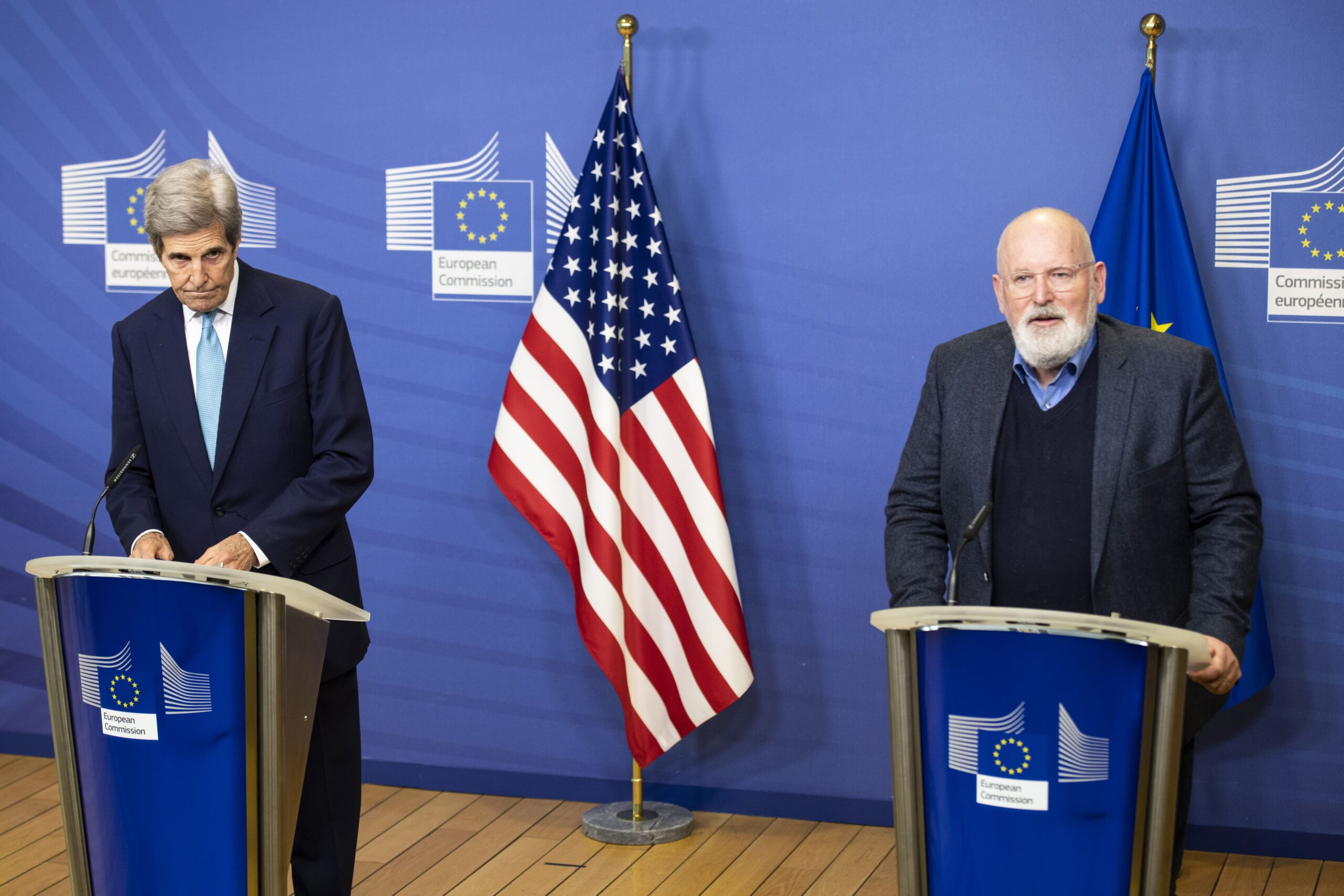 Clima, Kerry e Timmermans promettono impegno comune Ue-Usa