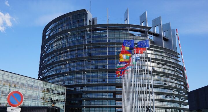 Il Parlamento Ue approva il Dma. In arrivo i limiti (dopo il confronto)