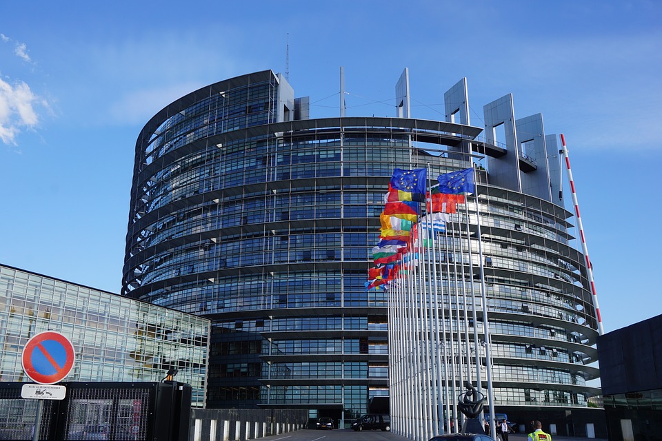 Big Tech, il Parlamento Ue approva il Dma: in arrivo i limiti (dopo il confronto)