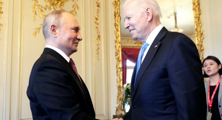 Biden vuole un fronte compatto contro Putin. E parla con Riad e Caracas