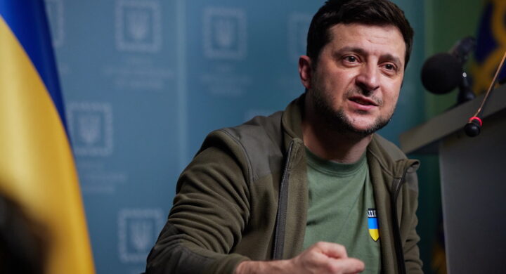 Caro Zelensky, l’Italia che sta con l’Ucraina ti accoglie. Le rassicurazioni di Fassino