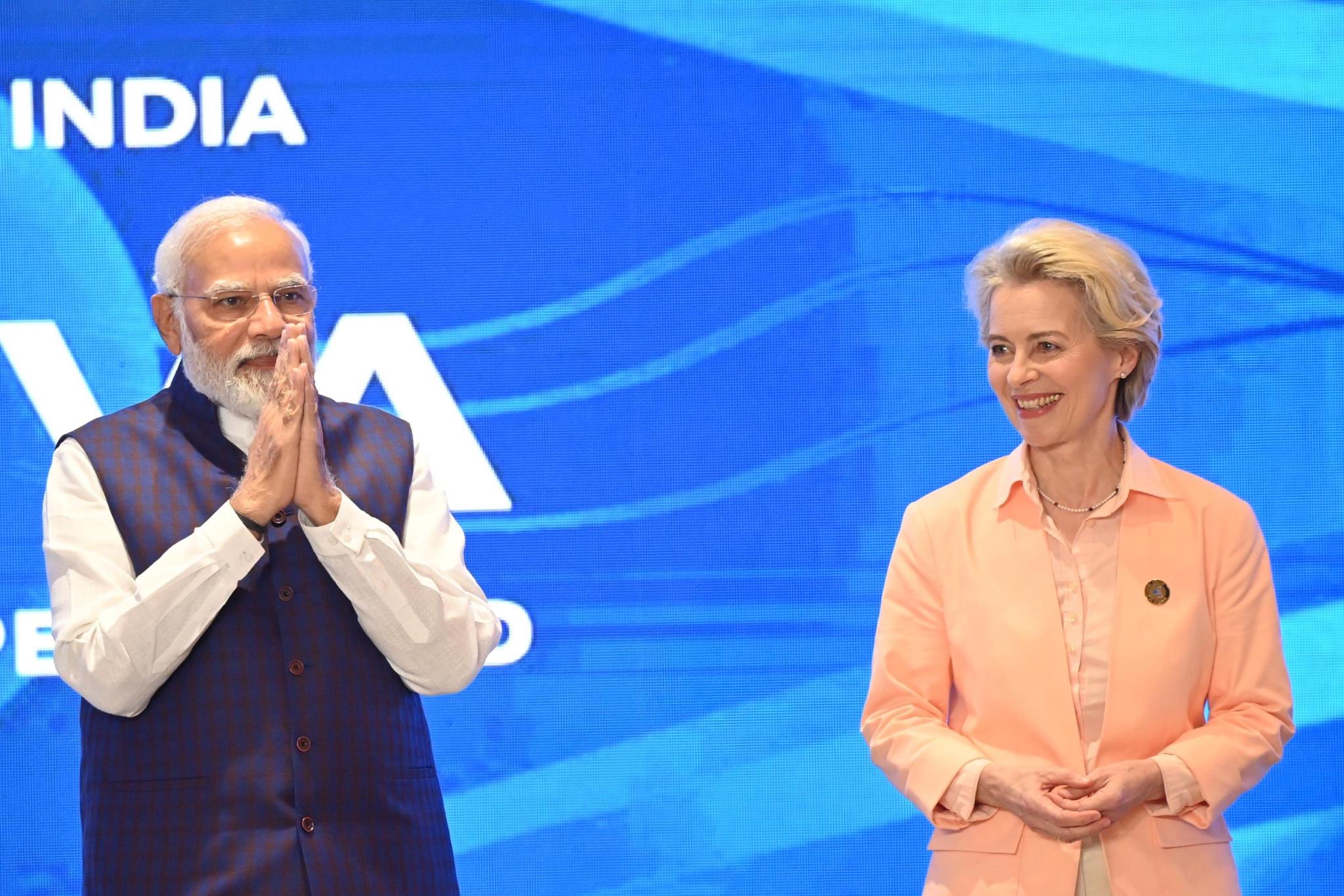 Democrazia, tecnologia e commercio: il viaggio di von der Leyen in India