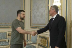 Carlo Bonomi in Ucraina da Zelensky e Kuleba. Le foto
