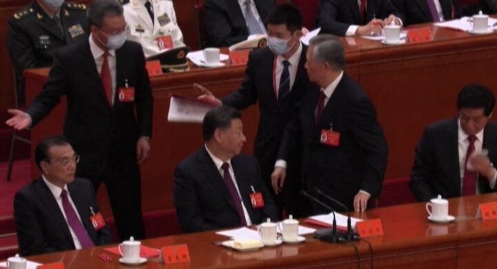 Chi sono i nuovi leader cinesi (mentre Hu Jintao viene portato via)
