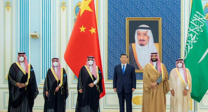Iran e Cina ai ferri corti mentre Xi torna dal Golfo