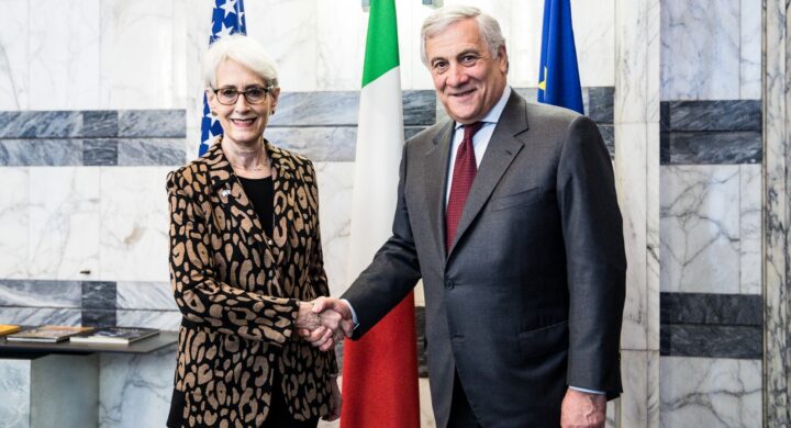 Taiwan debutta nei rapporti Italia-Usa. Cos’hanno detto Tajani e Sherman