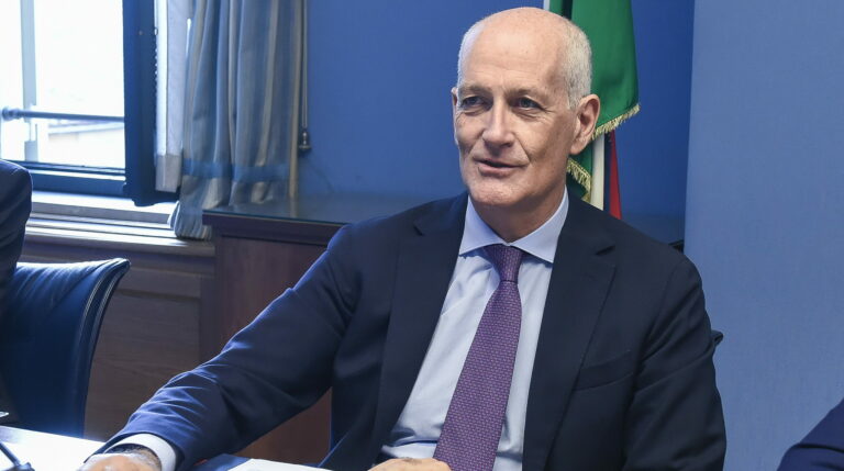 Sicurezza, controllo del territorio, frammentazione della governance. La lezione di Gabrielli Sicurezza, controllo del territorio, frammentazione della governance. La lezione di Gabrielli