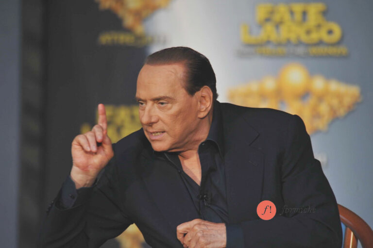 Pizzi e Berlusconi, quella comunicazione così diversa e così uguale. Scrive Castellaneta Pizzi e Berlusconi, quella comunicazione così diversa e così uguale. Scrive Castellaneta