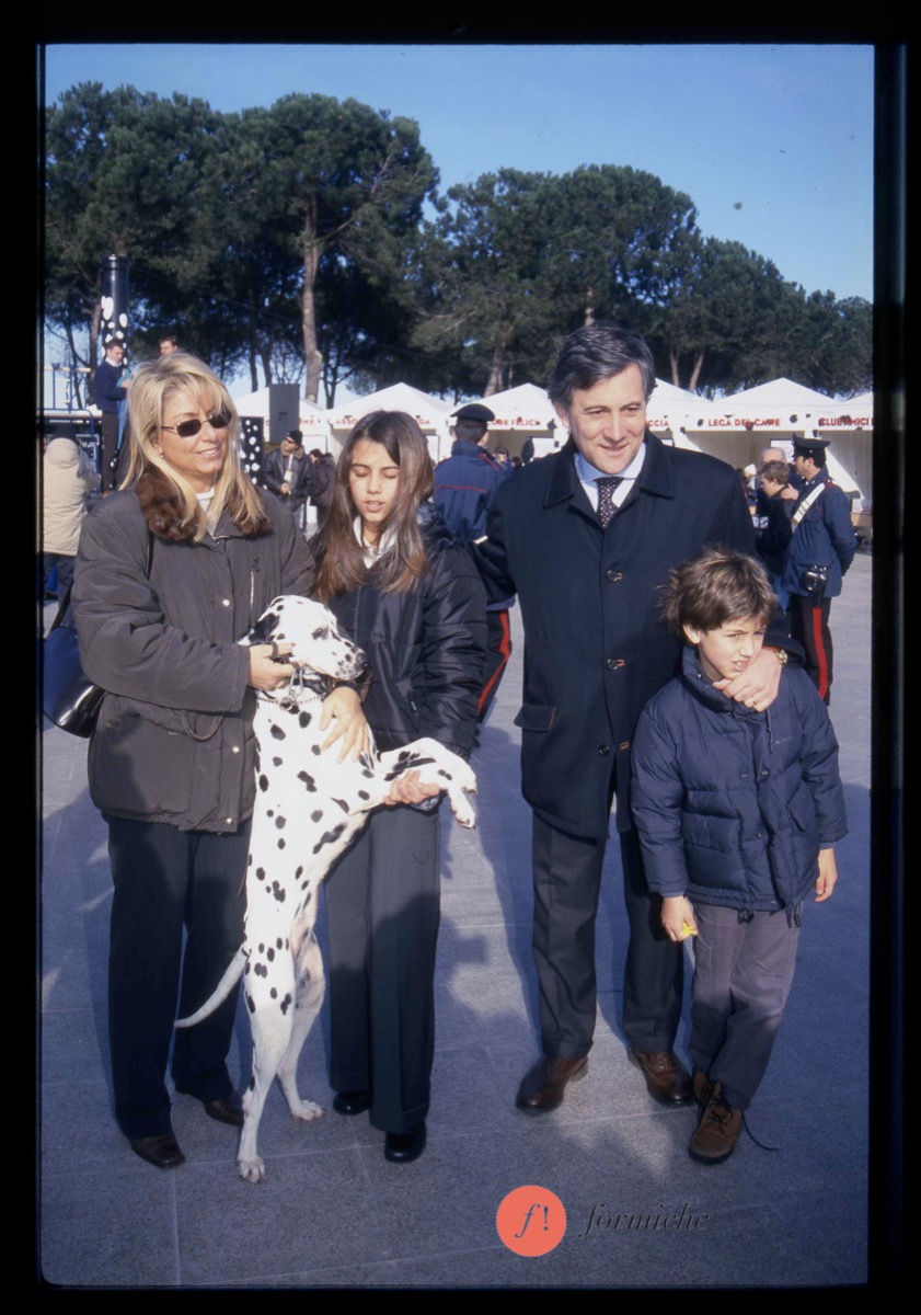 Antonio Tajani, Brunella Orecchio e i figli (Ostia, 2001)