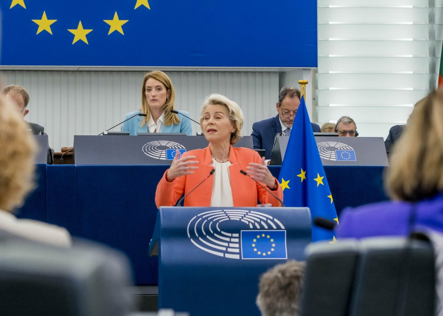 Sicurezza economica, faro sulle auto cinesi. La svolta di von der Leyen