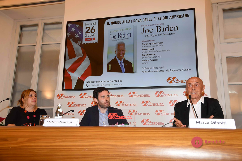 Tutti i guai del presidente Biden raccontati da Graziosi, Mazzone e Minniti a Roma. Foto di Pizzi