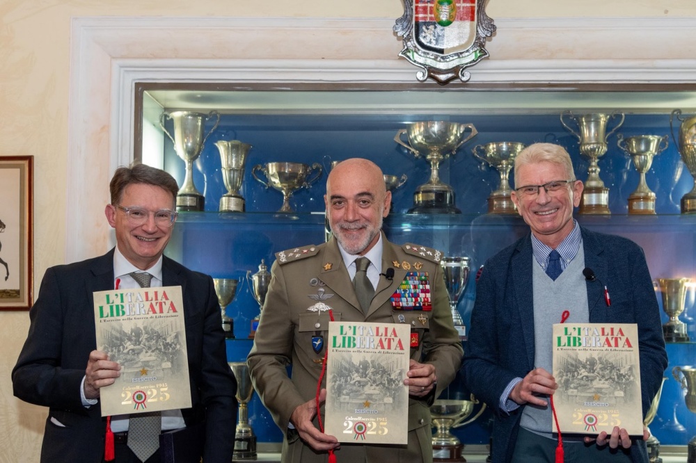 Masiello presenta il Calendario dell’Esercito 2025. Le foto