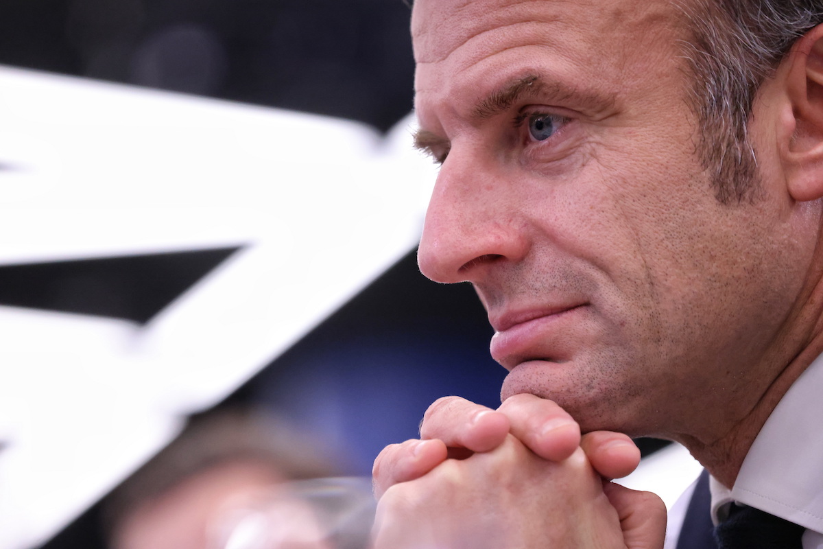La Francia incassa il primo colpo. Fitch declassa Parigi