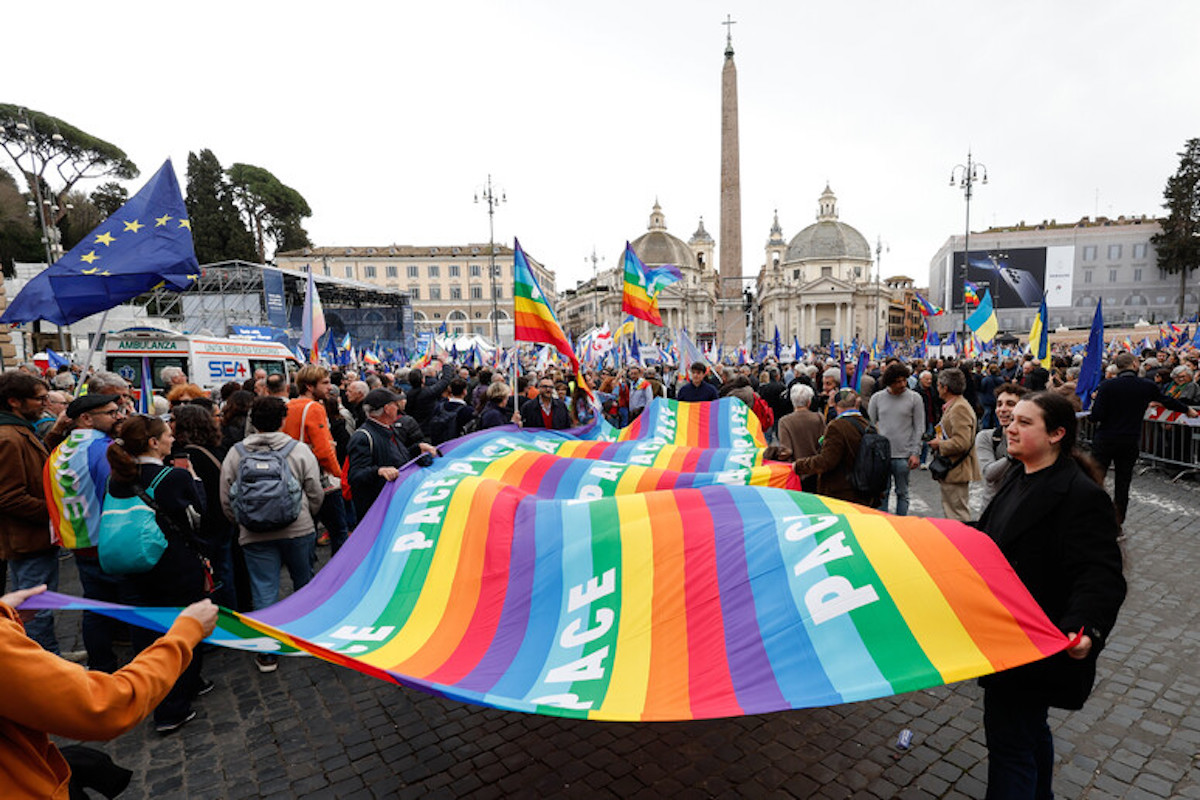 La piazza rossa e l’odio contro il nemico. Il corsivo di Merlo