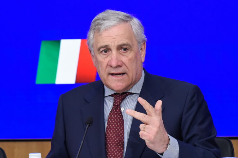 Tajani salvatore della patria sul terzo mandato. La versione di Sisci