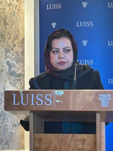 è l istruzione la voce delle donne afghane invisibili la testimonianza di maria bashir