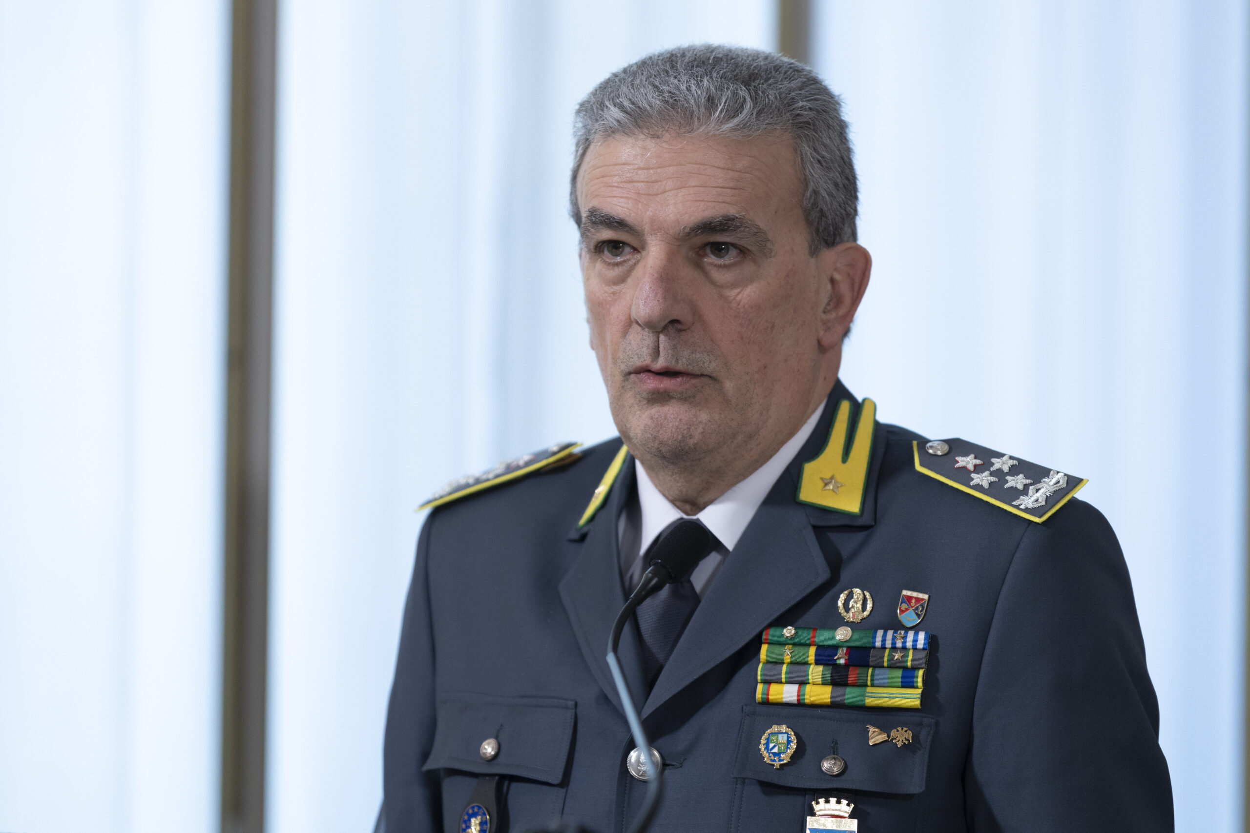 Così la Gdf combatte le banche clandestine cinesi. Le parole di De Gennaro