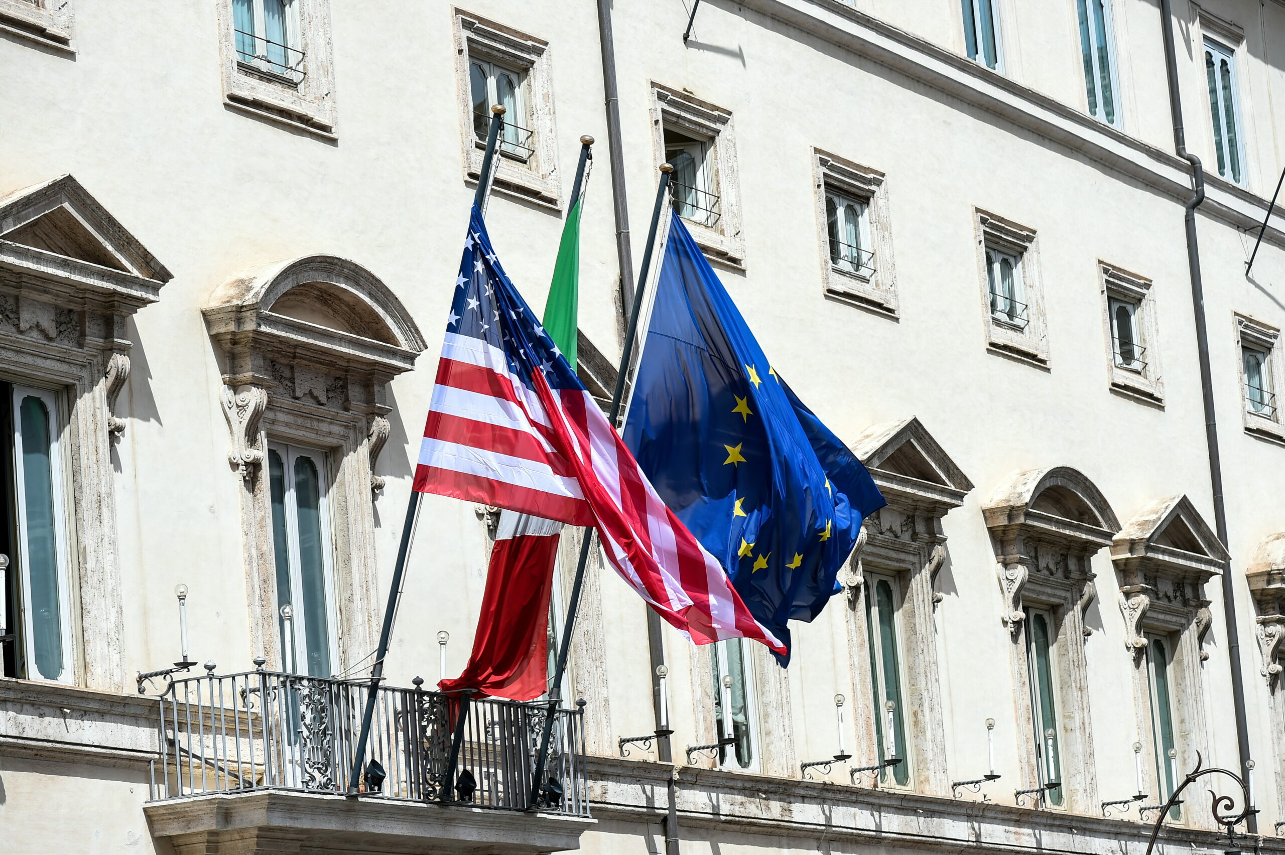 “Buy Transatlantic”. La via italiana per appalti tech e sicurezza “Buy Transatlantic”. La via italiana per appalti tech e sicurezza