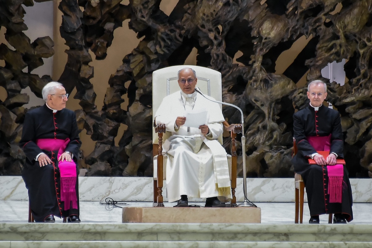Perché Leone XIV mette la famiglia al centro della comunità. Il commento di Malgieri Perché Leone XIV mette la famiglia al centro della comunità. Il commento di Malgieri
