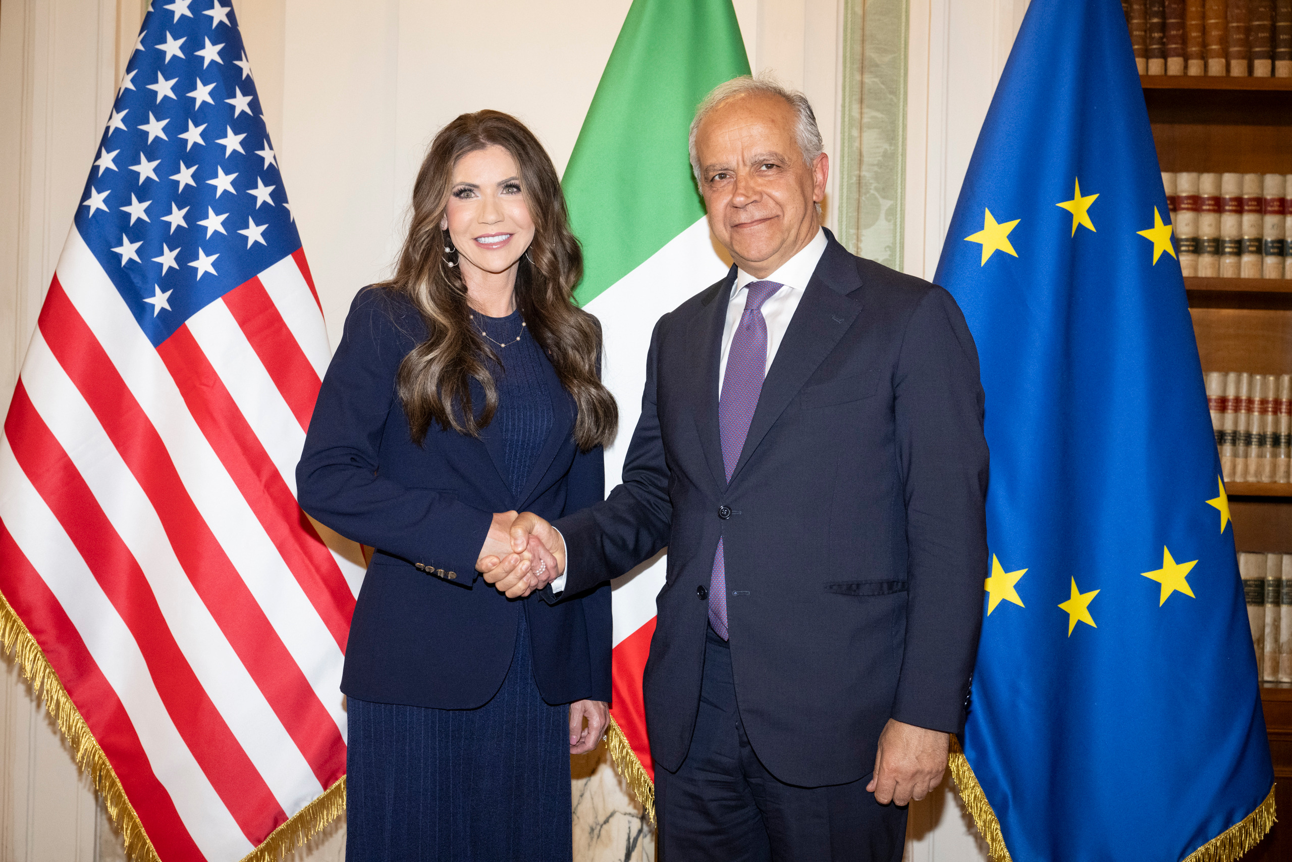 migrazione e sicurezza al centro dell incontro piantedosinoem