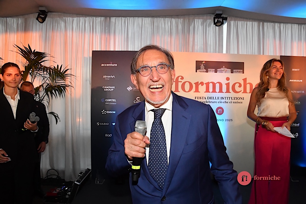Il sorriso di La Russa, la stanchezza di Crosetto, il saluto di Salvini. Queste le avete viste? Il sorriso di La Russa, la stanchezza di Crosetto, il saluto di Salvini. Queste le avete viste?