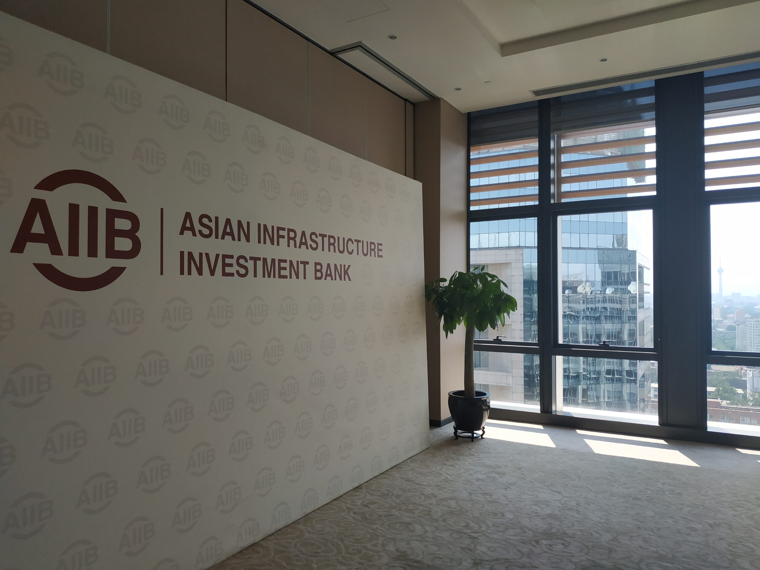 non solo byd la cina mette un altro piede in europa con la aiib