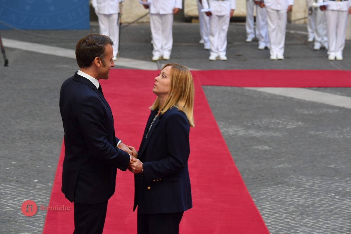Chi se la passa meglio tra Francia e Italia. Tutti i numeri Chi se la passa meglio tra Francia e Italia. Tutti i numeri