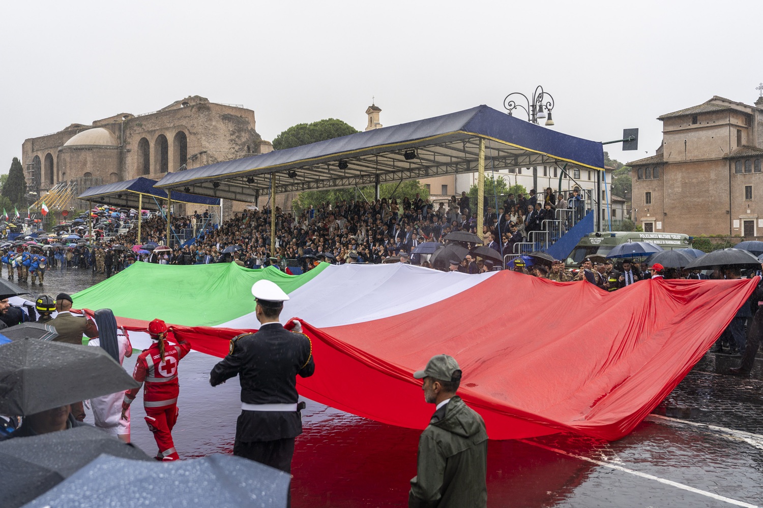 Una Repubblica fondata sulla pace, ma pronta a difendersi. Il ruolo delle forze armate secondo Serino Una Repubblica fondata sulla pace, ma pronta a difendersi. Il ruolo delle forze armate secondo Serino