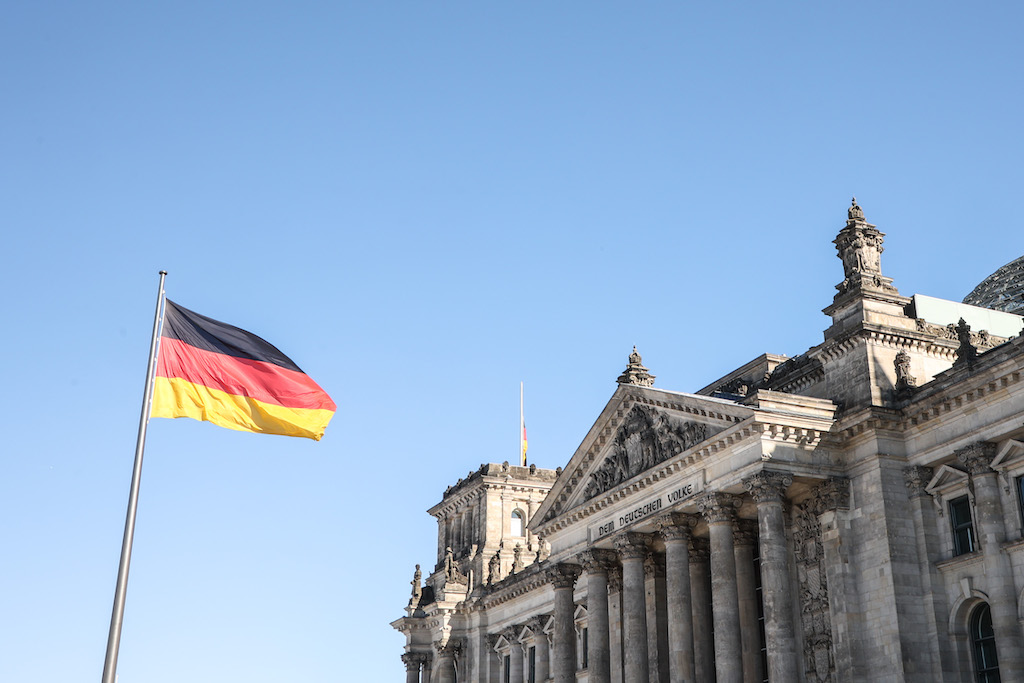 i capitali privati e le industrie per la difesa si riuniscono a berlino c è anche l italia