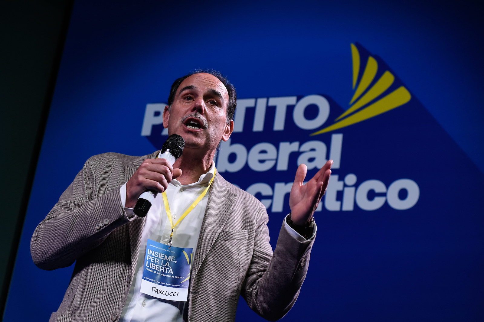 il pd contro le armi segue l8217estremismo di conte serve un terzo polo autonomo parla marcucci