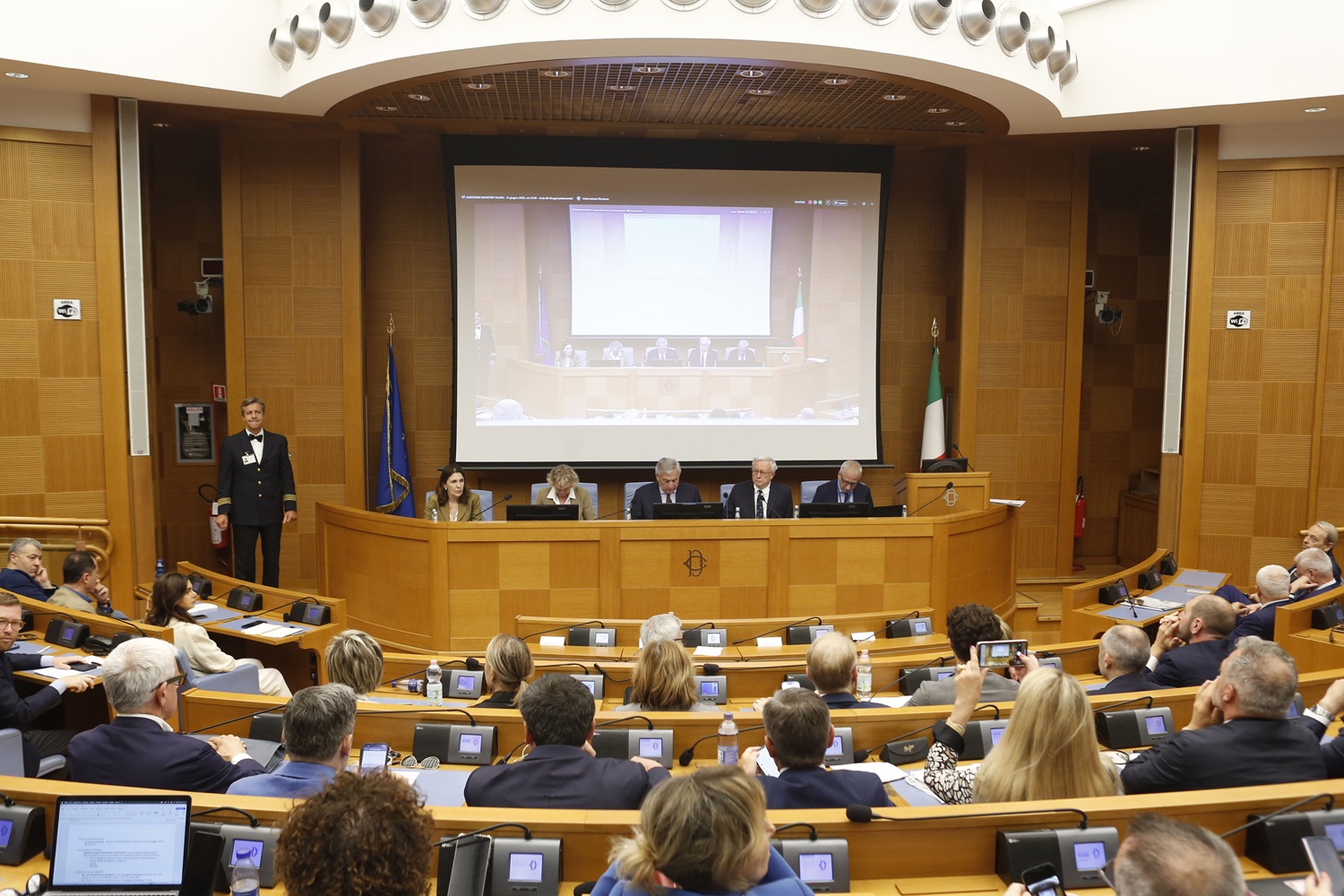 Medio Oriente, obiettivo de escalation. Cosa ha detto Tajani nell’audizione al Parlamento Medio Oriente, obiettivo de escalation. Cosa ha detto Tajani nell’audizione al Parlamento