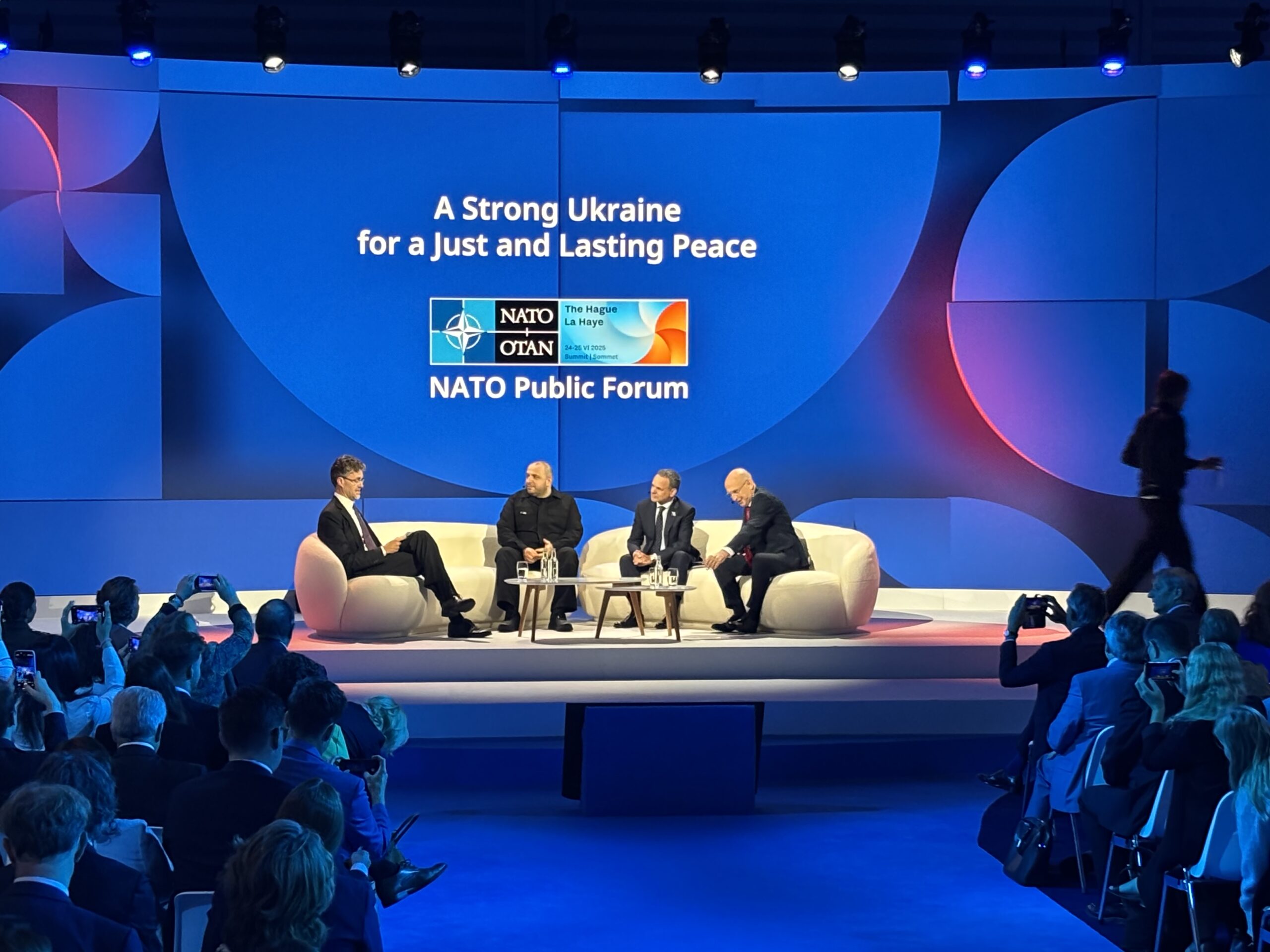 combattere oggi per costruire la pace domani lezioni ucraine dal nato public forum