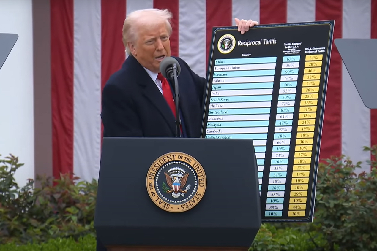 I dazi di Trump sono frutto della democrazia malata. Ursula? Non verrà sfiduciata. Parla Maffettone I dazi di Trump sono frutto della democrazia malata. Ursula? Non verrà sfiduciata. Parla Maffettone