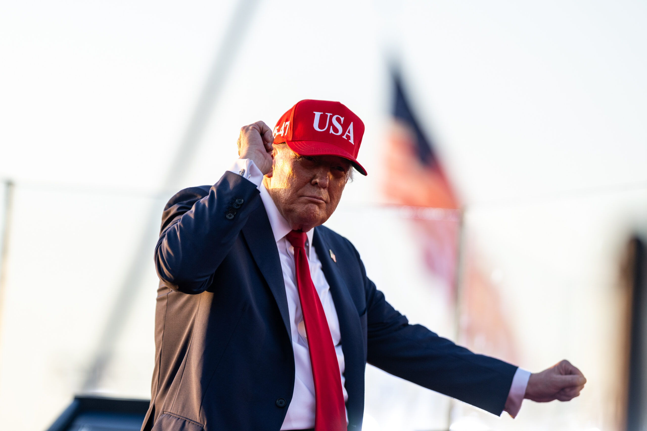 il piccolo trump la politica e come navigare in acque tempestose la riflessione di becchetti