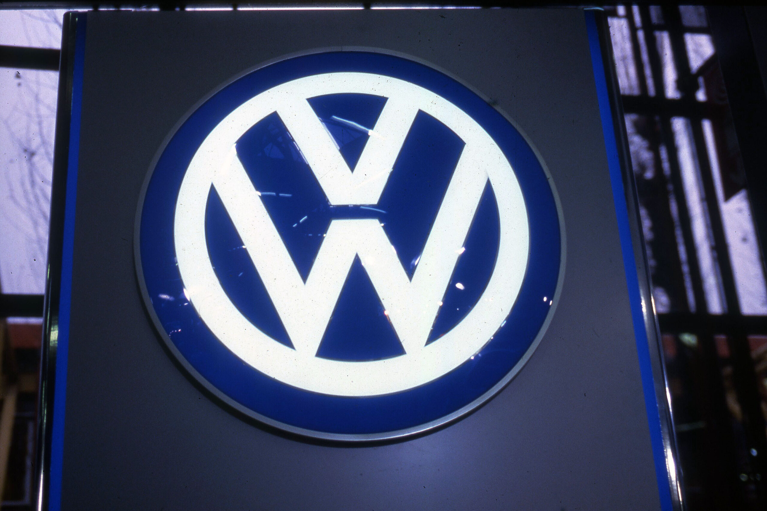 trump chiama e volkswagen risponde contro i dazi una nuova sede in usa