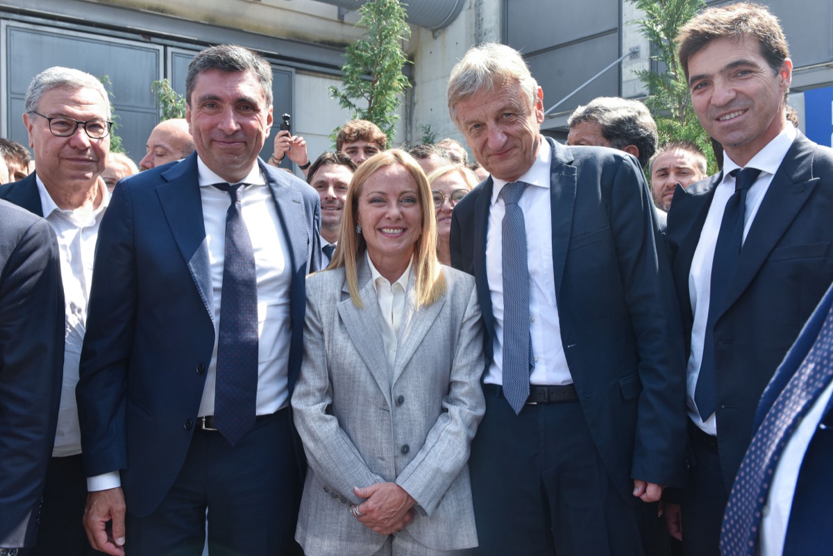 al meeting la svolta cattolico liberale di meloni parla adornato