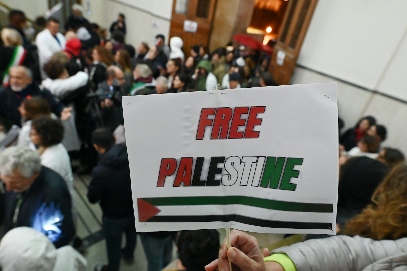 Piccole furbizie e grandi ideali. Le proteste pro Palestina viste da Polillo Piccole furbizie e grandi ideali. Le proteste pro Palestina viste da Polillo