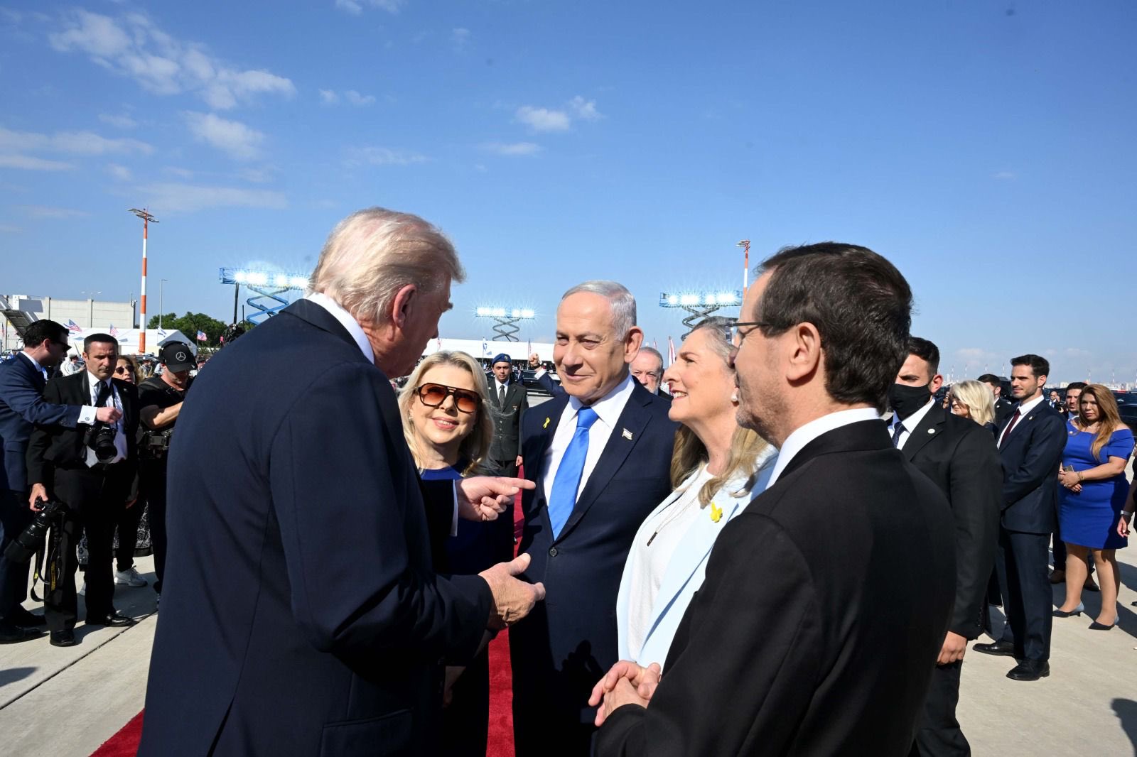 Il vertice storico di Sharm (senza Netanyahu) avvia il percorso di pace tra Israele e Hamas Il vertice storico di Sharm (senza Netanyahu) avvia il percorso di pace tra Israele e Hamas