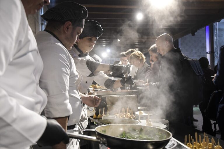 Così l’Italia attraverso il cibo parla di bellezza ed eleganza. Scrive Nuschese