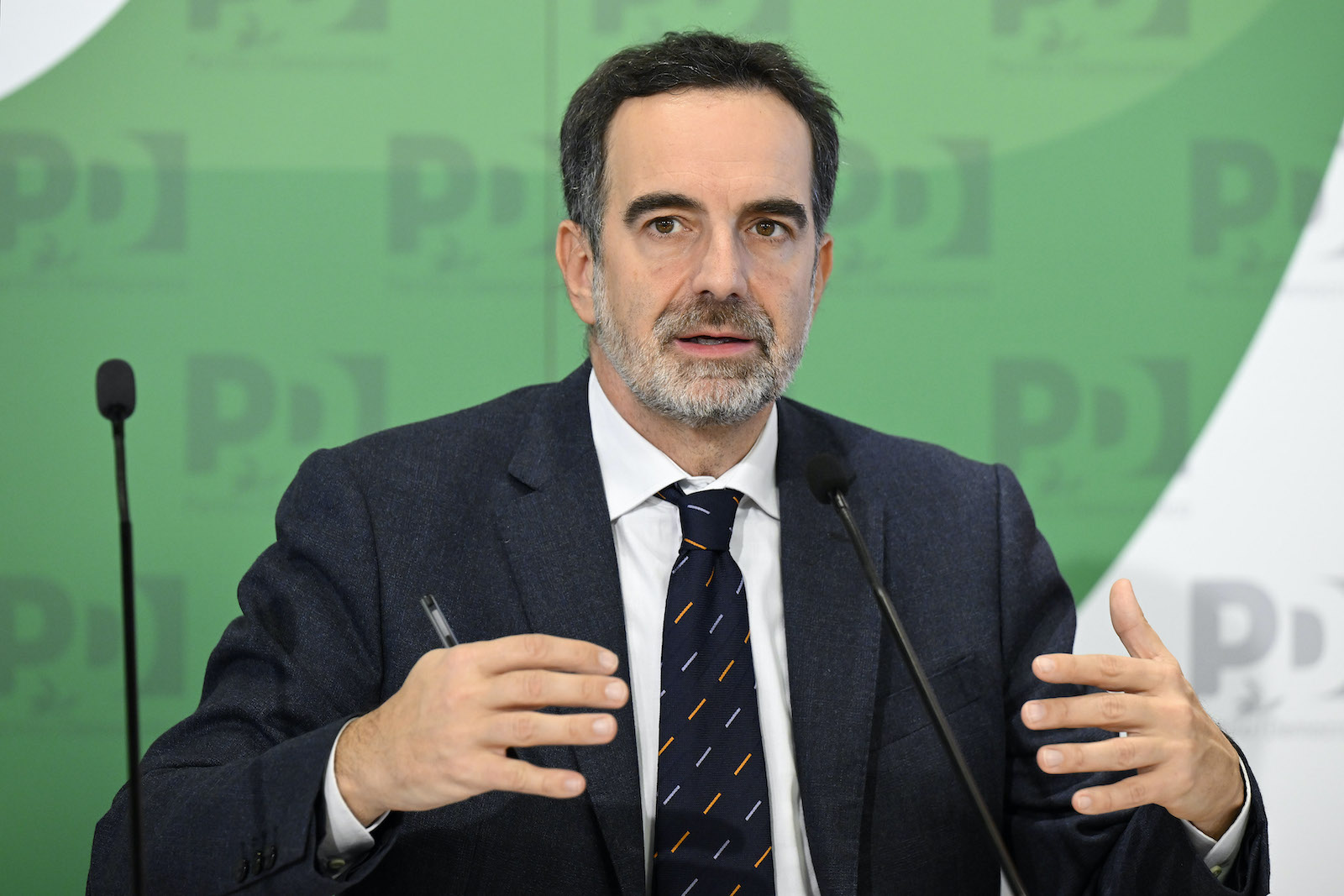 Inviare armi a Kiev è necessario, spazio alla diplomazia parlamentare. Parla Alfieri