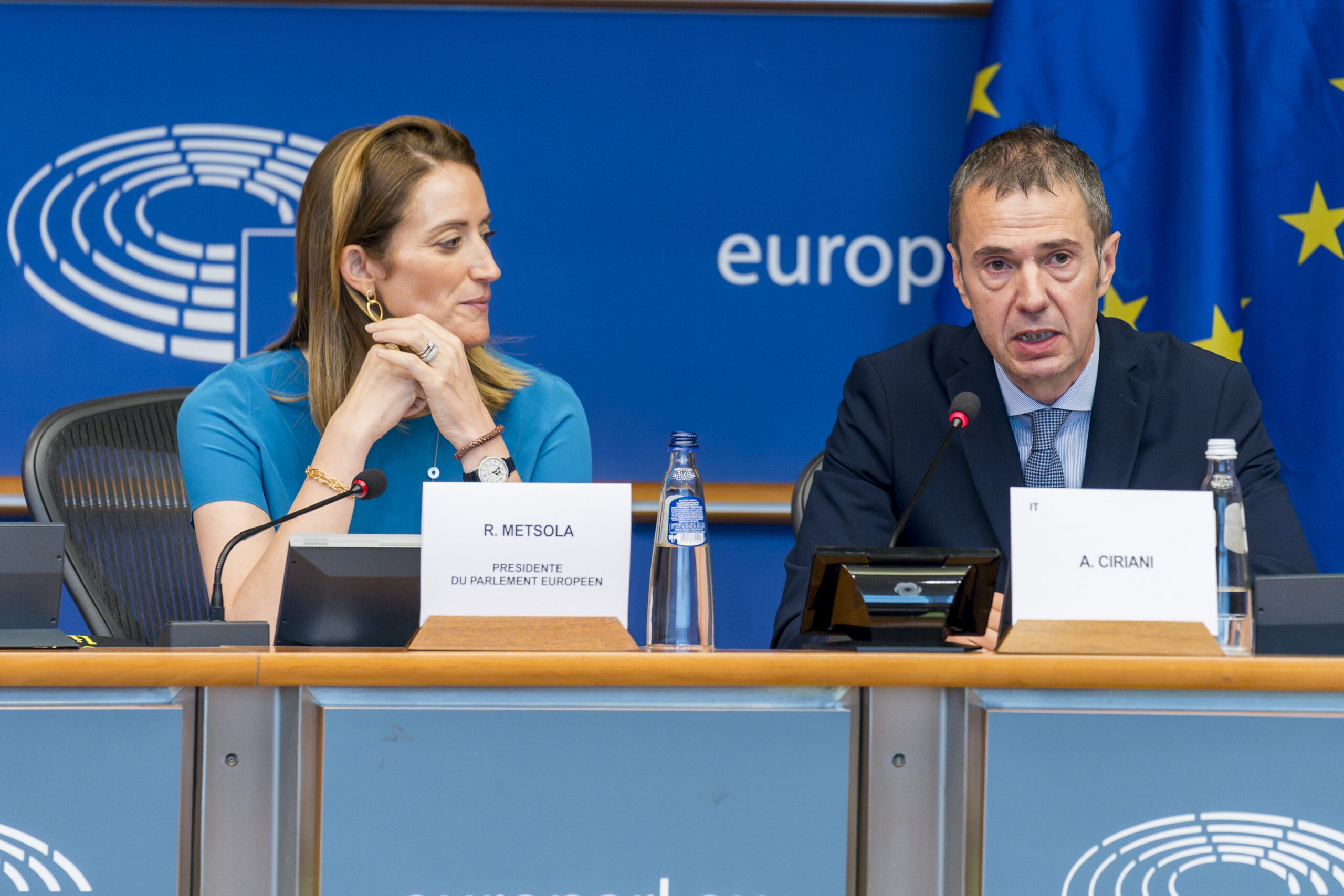 Il Ppe decida cosa fare da grande e guardi al centrodestra. Il richiamo di Ciriani (Ecr) Il Ppe decida cosa fare da grande e guardi al centrodestra. Il richiamo di Ciriani (Ecr)