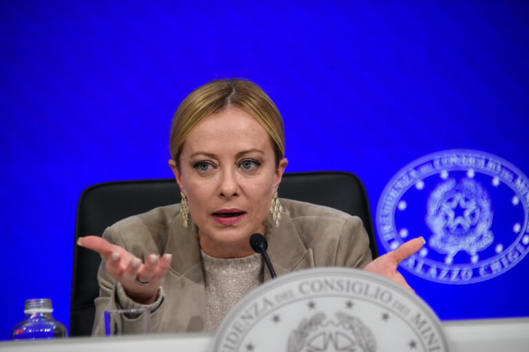 Meloni resta stabile, ma per il centrodestra si è calmato il vento. Il radar Swg Meloni resta stabile, ma per il centrodestra si è calmato il vento. Il radar Swg