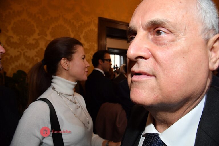 Lo sguardo di Lotito, il brindisi di Santanchè, l’abbraccio di Bersani e D’Alema. Queste le avete viste?