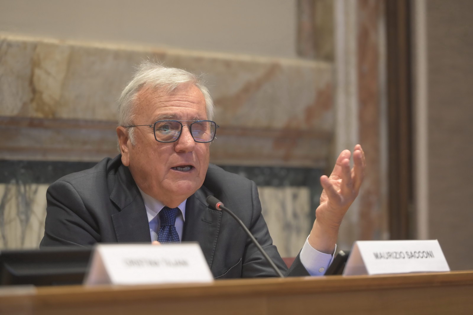 investire sulle persone per governare l8217ai nel lavoro la ricetta di sacconi