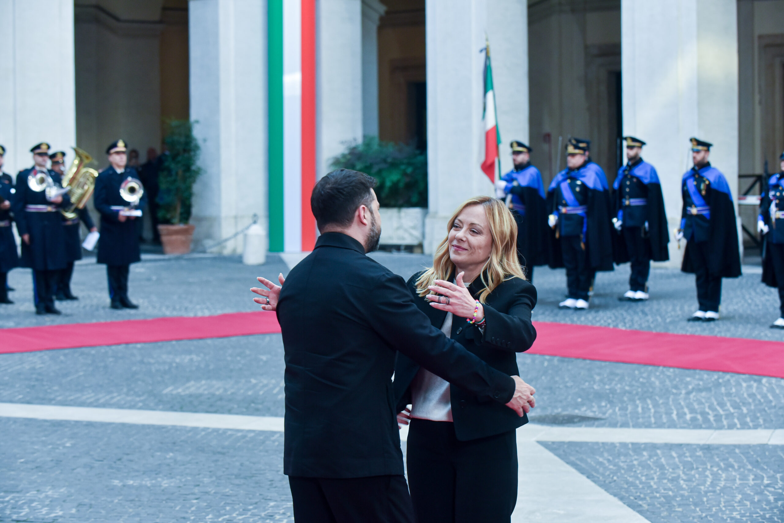 Meloni non cambia idea sull’Ucraina: serve unità tra Usa e Ue