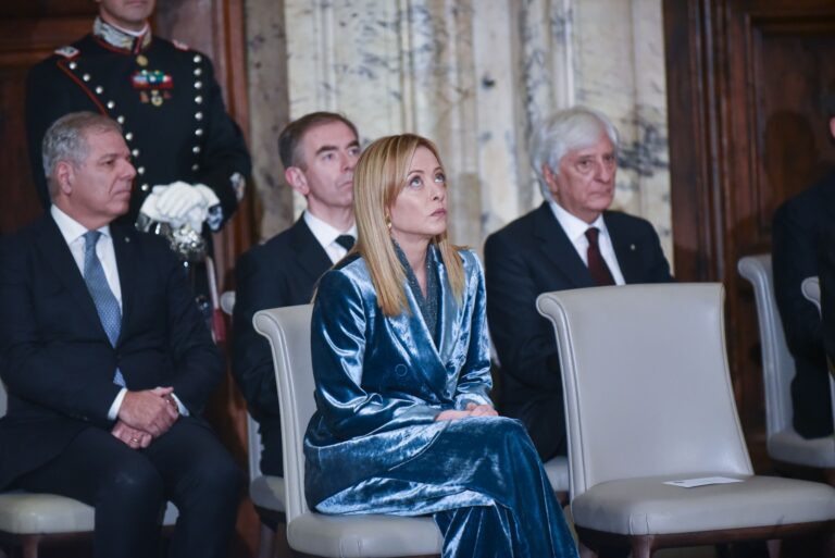 Le Figaro premia Meloni. Sul Mercosur schiaffo a Macron